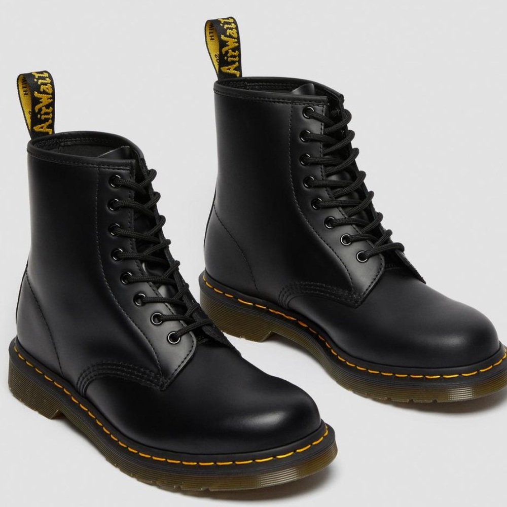 New Dr. Martens 1460 Smooth Leather Lace-Up 7 Black Air Wair Combat Moto Boots